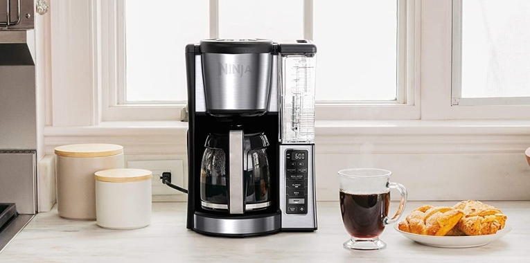 SharkNinja CE251 Programmable Coffee Maker Review - Forbes Vetted